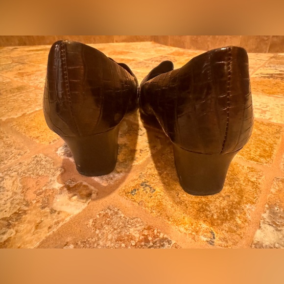 LifeStride Brown Crocodile Print Low heel - Picture 8 of 16